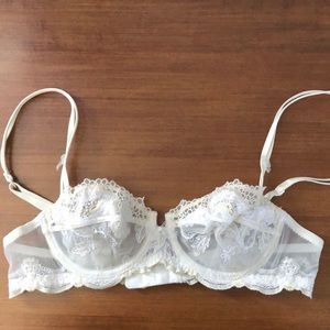 Lise Charmel 32B Bra France Couture Embroidery.